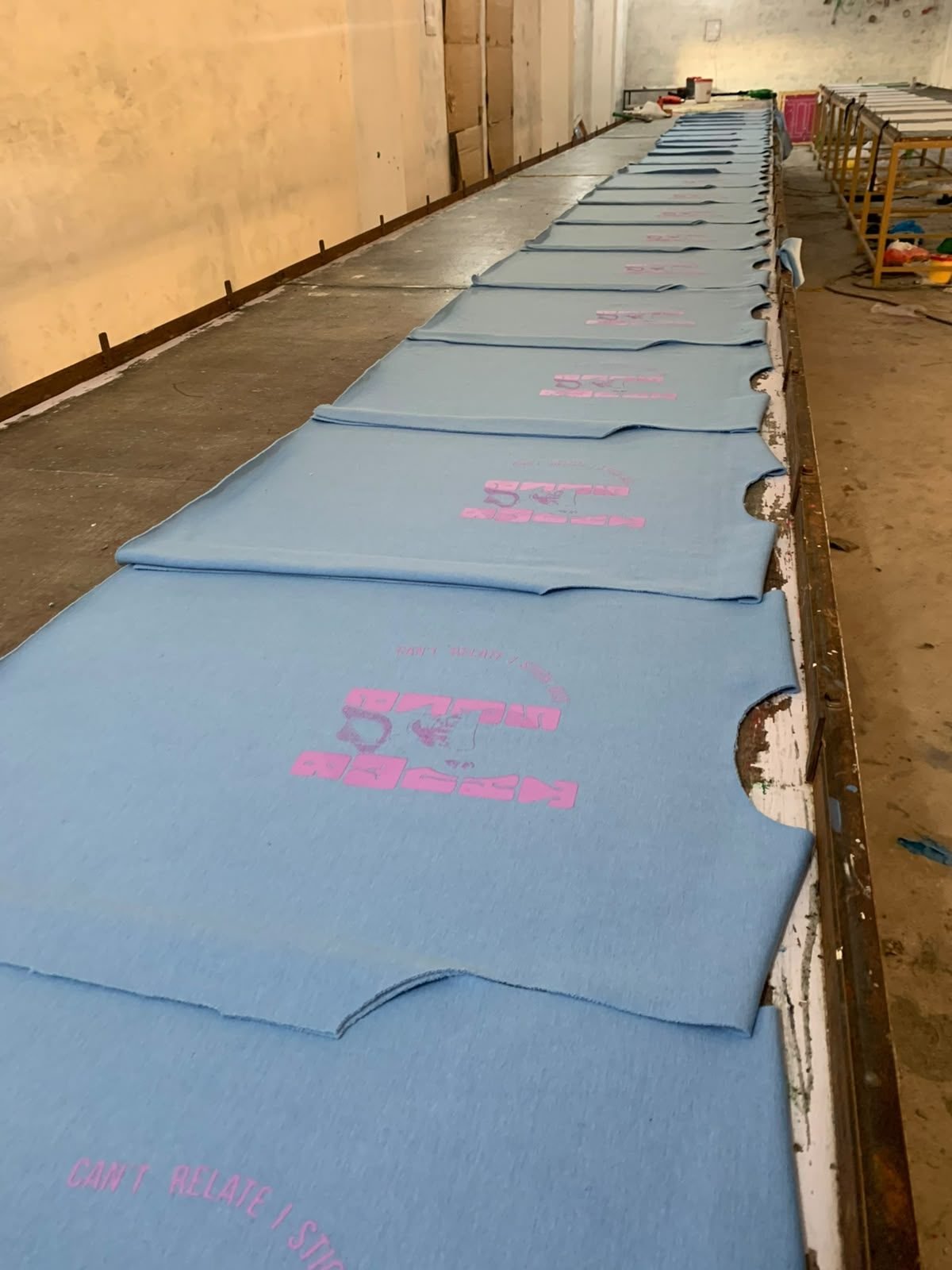 Fabric cutting table, bulk production